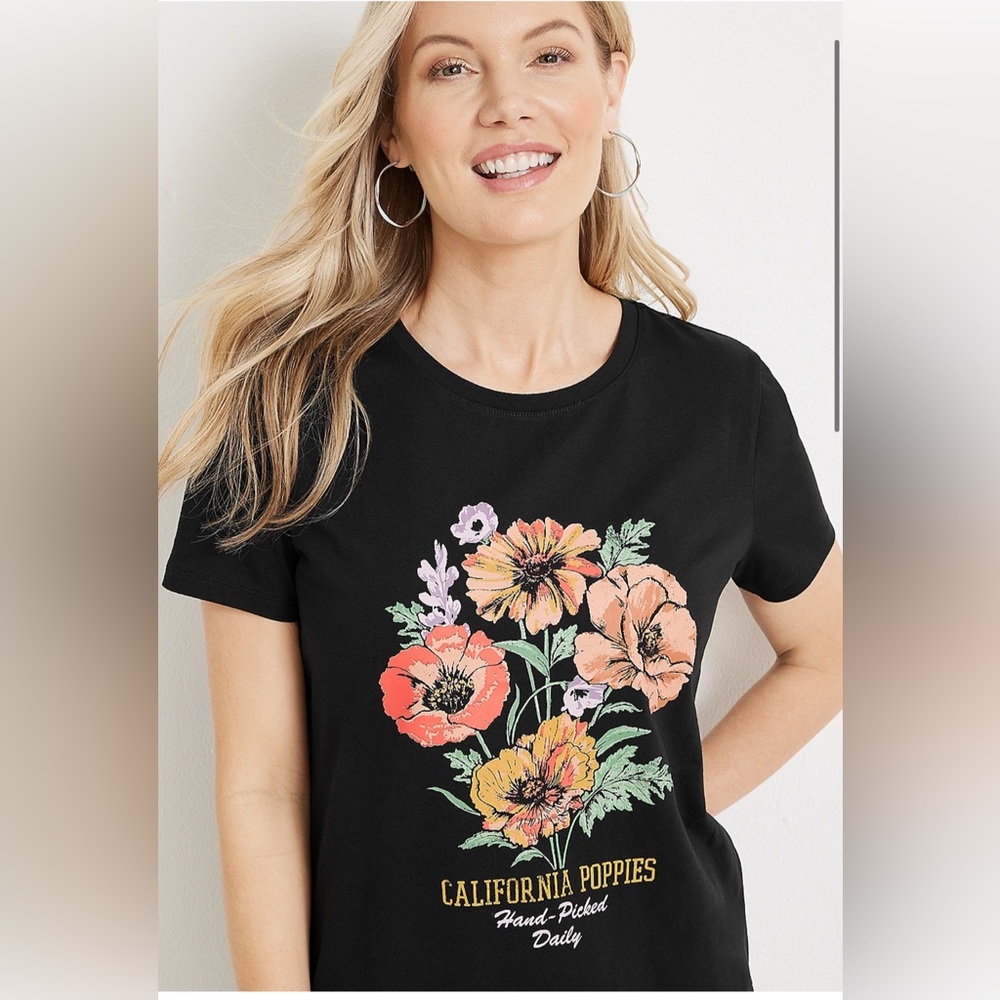Maurice's floral graphic tee size medium